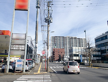 蔦屋書店近くの電柱に取り付けました