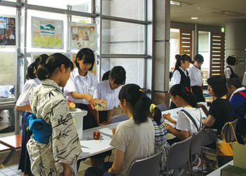 中学生とのふれあい体験コーナー