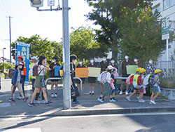 小中地域連携あいさつ運動（東石山中学校）