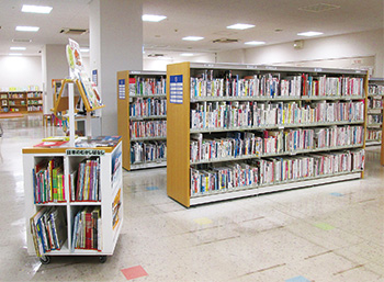 東区プラザ図書室