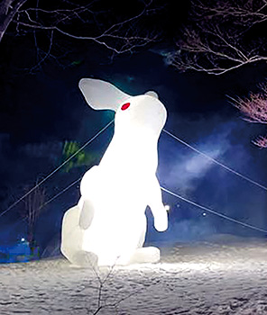 高さ13mの巨大ウサギ