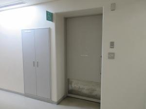 横越総合体育館トイレ出入口