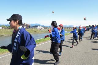 昨年度の子ども大凧合戦大会の写真です