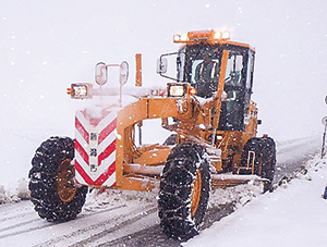 除雪をする除雪車の写真