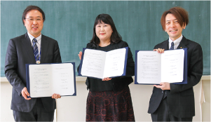 「にいがた南区創生会議」と協定締結後の集合写真