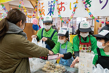 坂東（さかひが）おにぎりを販売