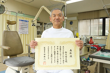 新潟市表彰　学校医　相馬　博志さん