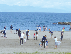 海岸清掃の写真