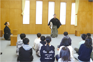 講師による実演の様子