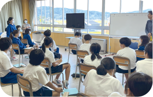 学習している写真