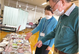 定例日健康相談会を行っている写真