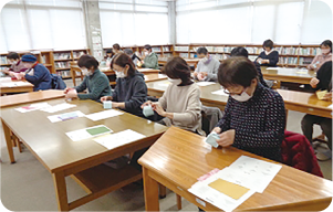 大人の折り紙教室の写真