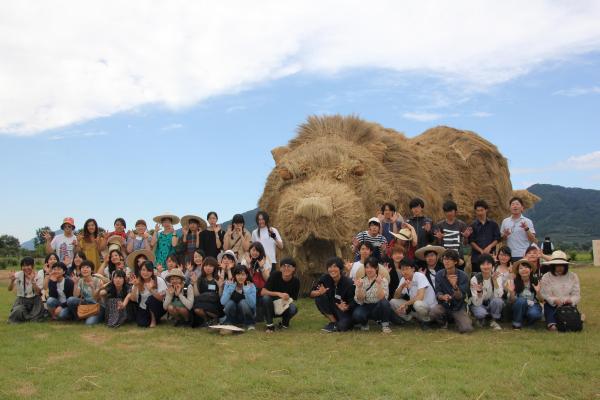 武蔵野美術大学スタッフ集合写真