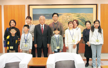 写真　動く市政教室　「体験！市議会ツアー」2