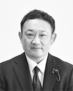 写真　>内山幸紀