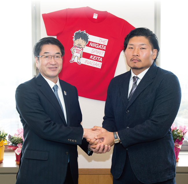 中原市長と稲垣啓太選手