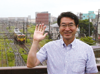 列車が良く見える「人道跨線橋」