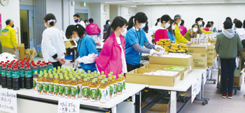 4月25日に市母子福祉連合会と行った食料配布イベントの様子