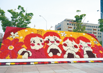 新潟駅南口中央広場　にいがた花絵プロジェクト